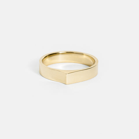 14k yellow gold 4mm flat wedding band with angular peak detail