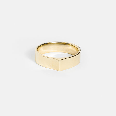 14k yellow gold 5mm flat wedding band with angular peak detail
