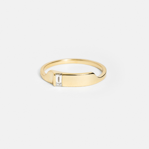 14k yellow gold thin ring with angular peak and baguette-cut white diamond