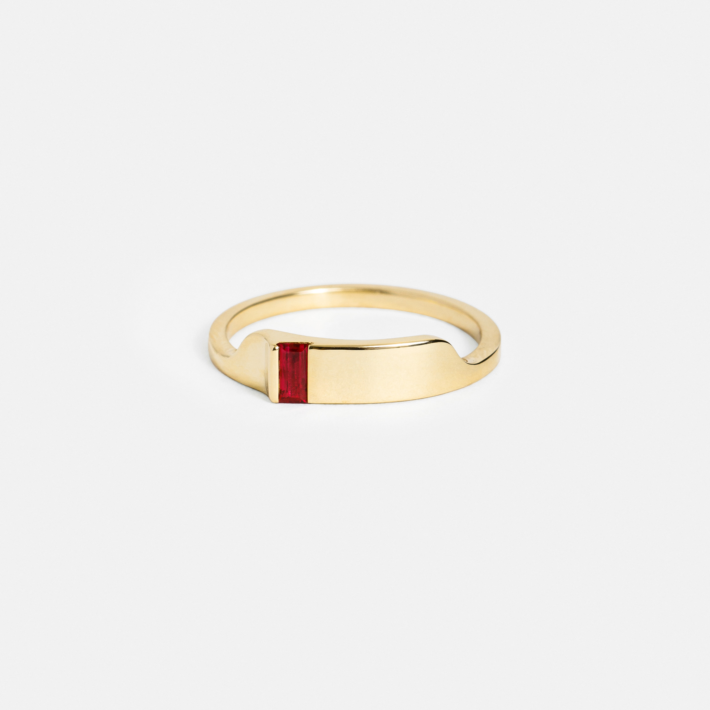 14k yellow gold thin ring with angular peak and baguette-cut ruby