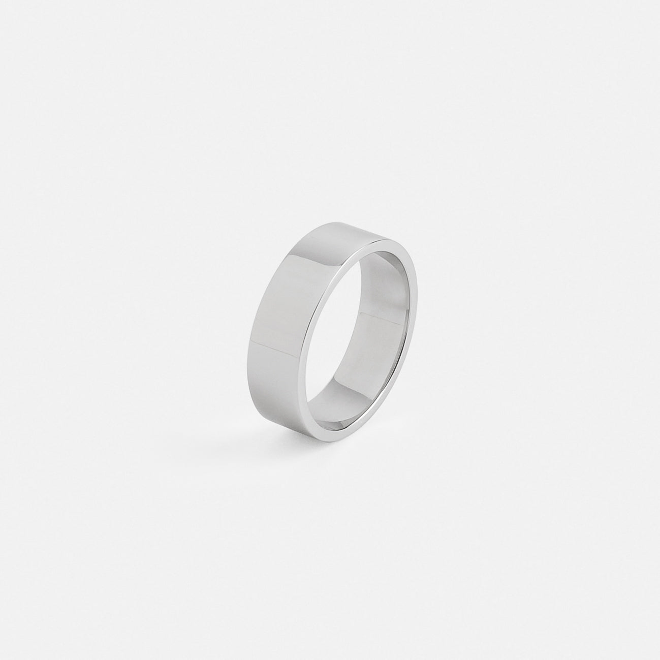 Side view of a 6mm platinum ring with flat profile design