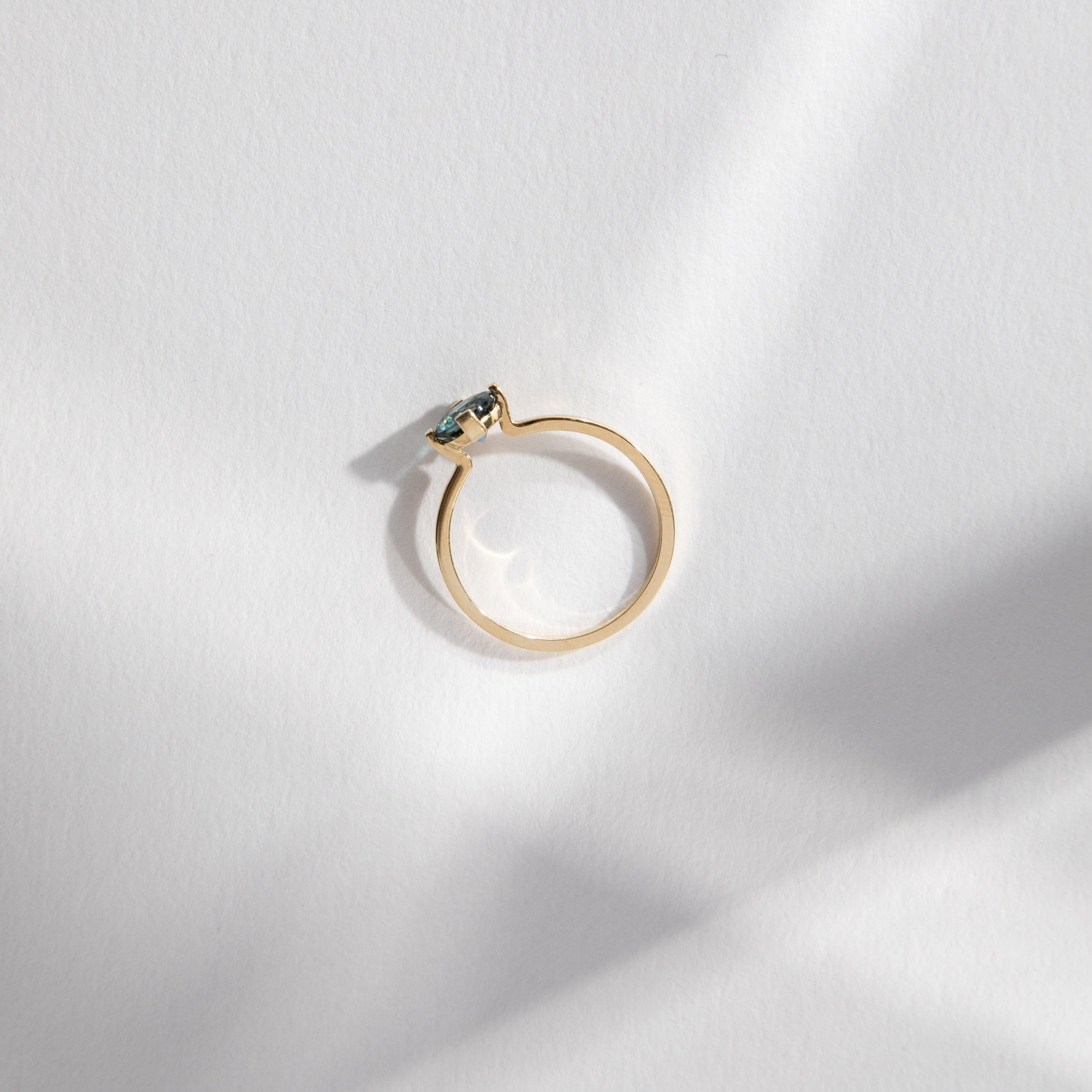 Ema Ring with Sapphire in Gold SHW