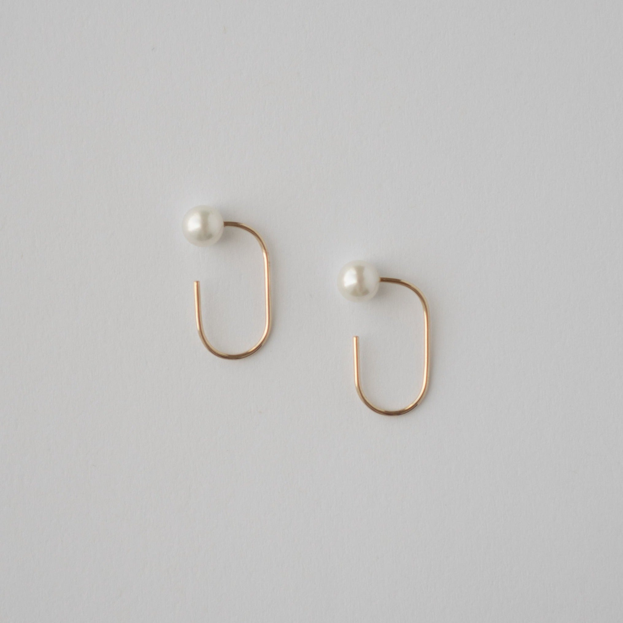 Sigi small uniqe earrings in 14k yellow gold with pearls